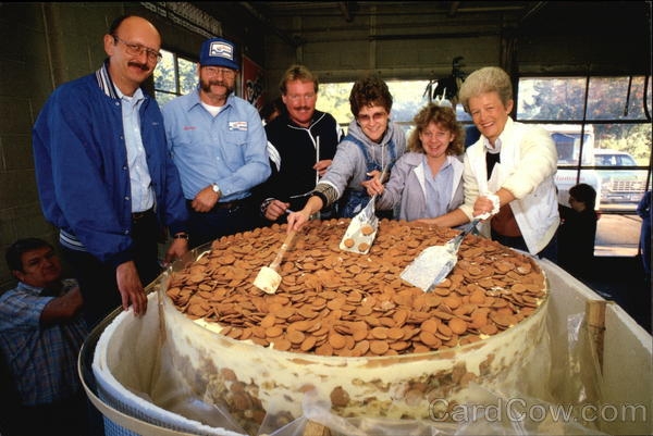  The Twin Cities Banana Festival Parade always features the infamous one-ton banana pudding! 