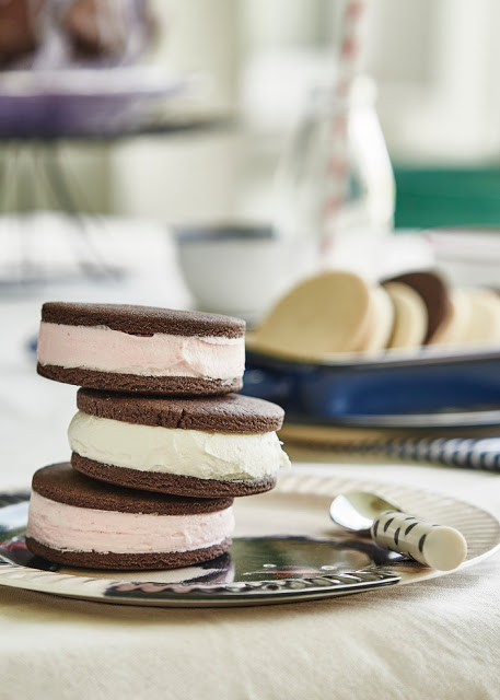 An afternoon with cookies and ice cream